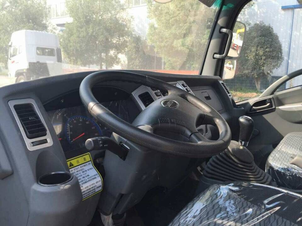 大運(yùn)4米2冷藏車(chē) (1).jpg