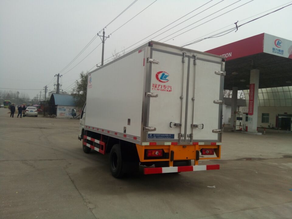 江鈴凱運(yùn)冷藏車(chē) (2).jpg