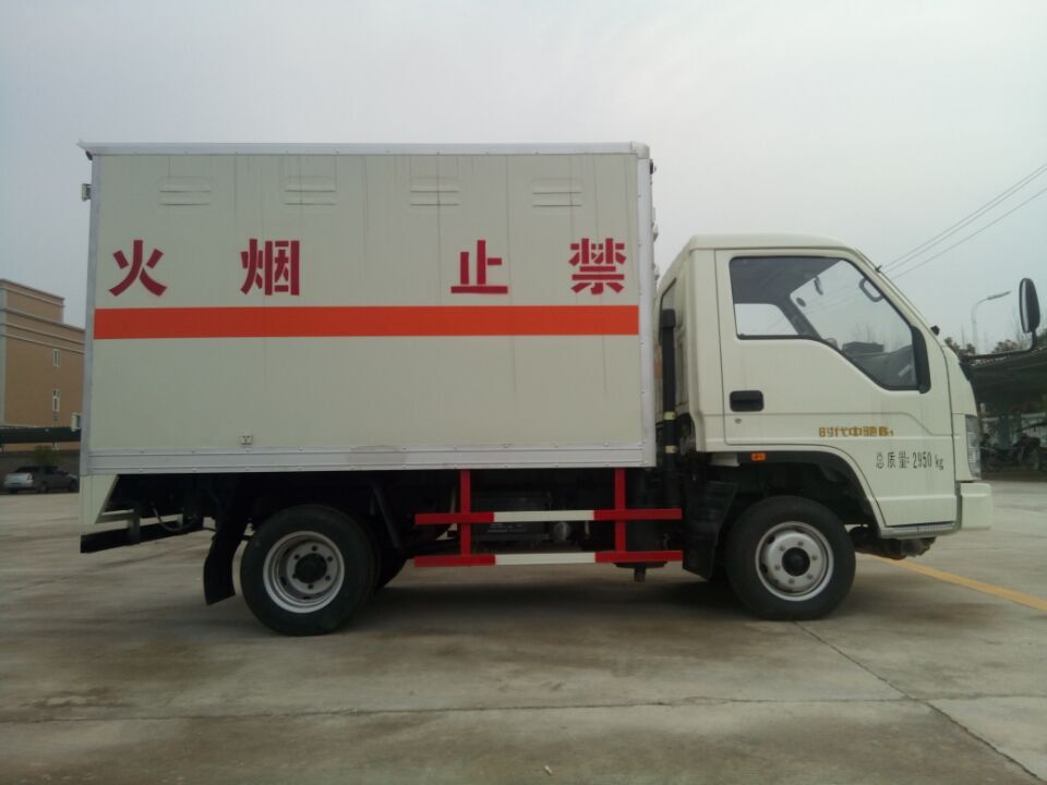 易燃液體運輸車