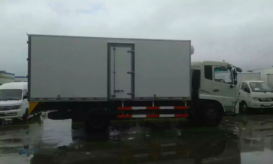 東風天錦6米1冷藏車