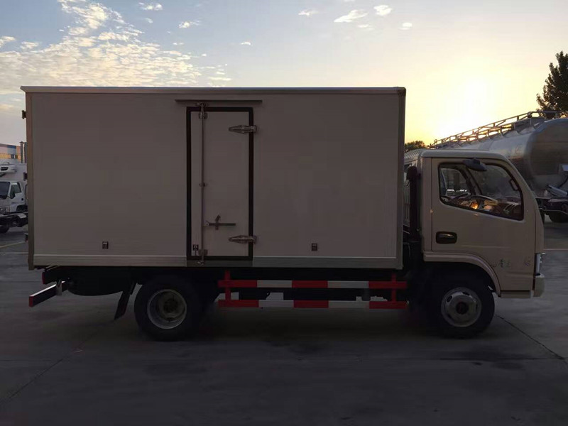東風(fēng)國(guó)五4米2冷藏車(chē)