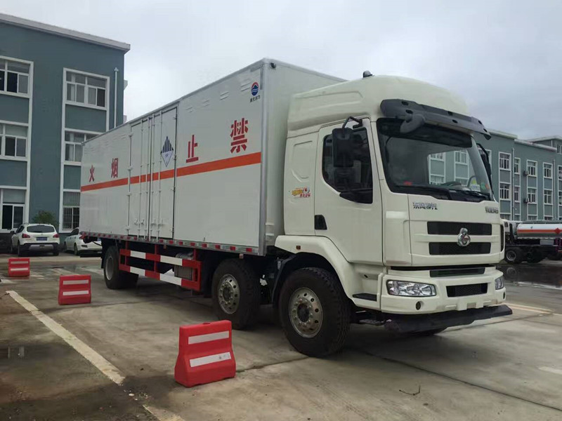柳汽9米6雜類危險品運輸車