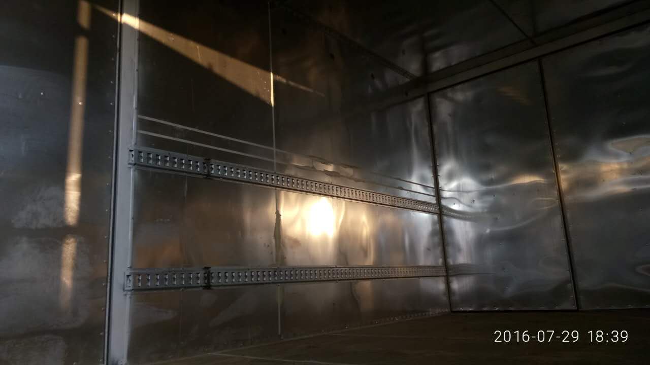 柳汽9米6雜類危險品運輸車