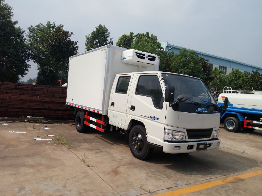 江鈴國五雙排冷藏車