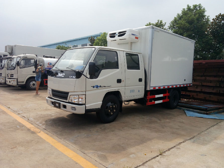 江鈴國五雙排冷藏車