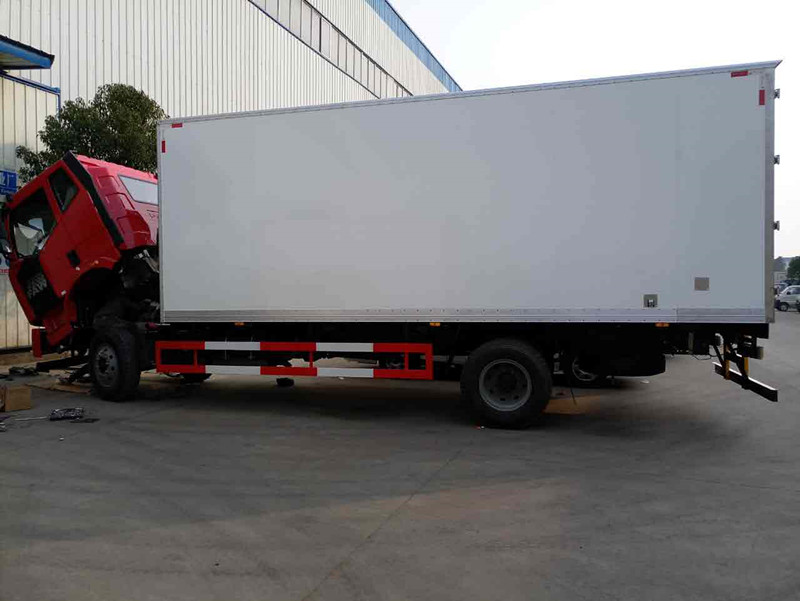 解放國(guó)五6米8冷藏車