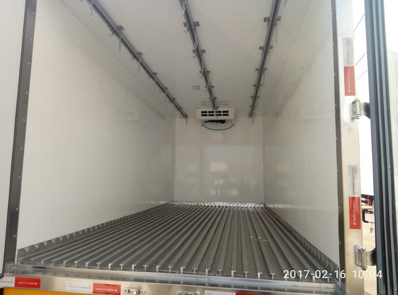 江鈴國(guó)五4米2肉鉤冷藏車(chē)