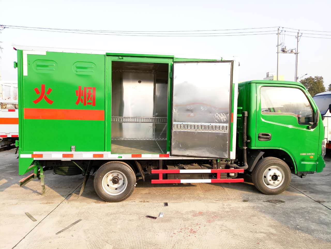 躍進(jìn)國(guó)五廂式氣瓶運(yùn)輸車 (2).jpg