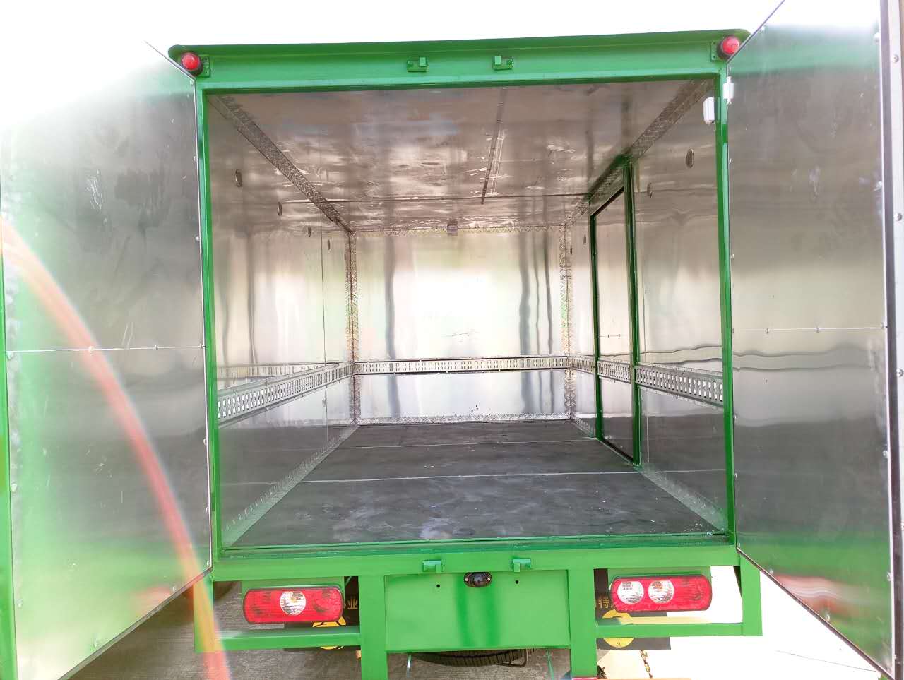 躍進(jìn)國(guó)五廂式氣瓶運(yùn)輸車 (1).jpg