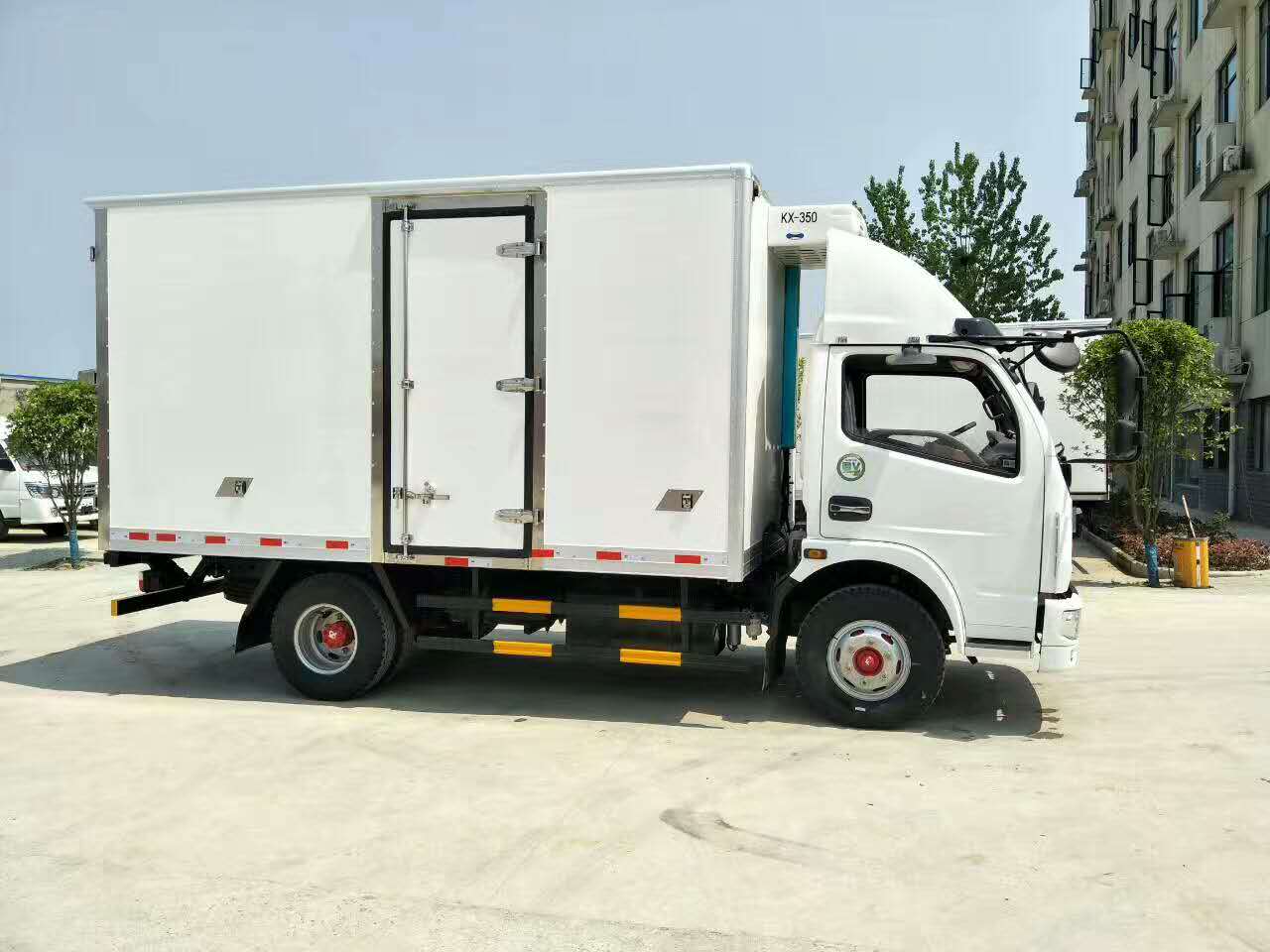 東風(fēng)凱普特國五4米2冷藏車 (2).jpg