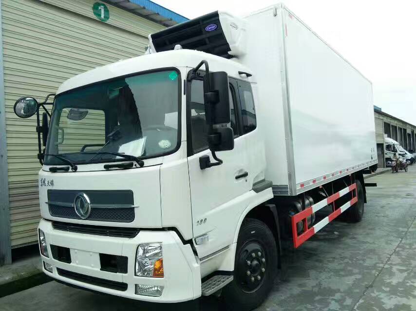 東風(fēng)天錦國(guó)五7米4冷藏車(chē)