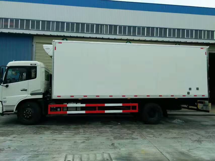 東風(fēng)天錦國(guó)五7米4冷藏車(chē)