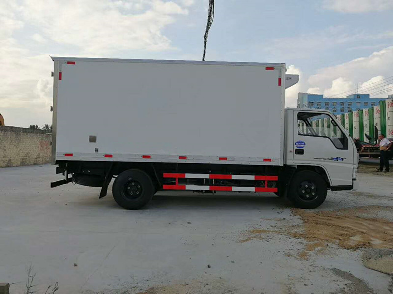 江鈴國五4米2冷藏車