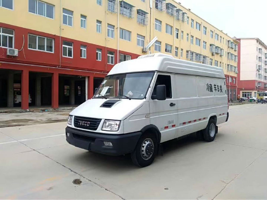依維柯國五面包冷藏車 (4).jpg