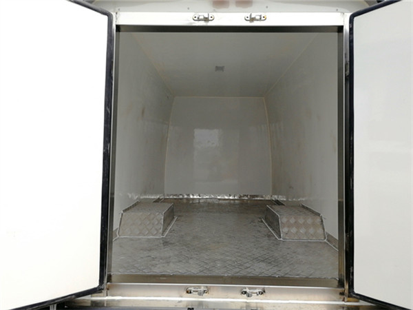 依維柯國五面包冷藏車 (2).jpg