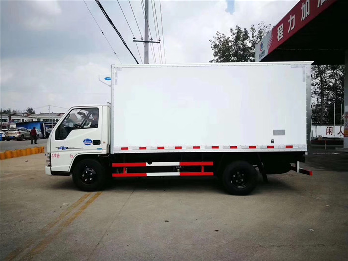 江鈴國五4米2冷藏車