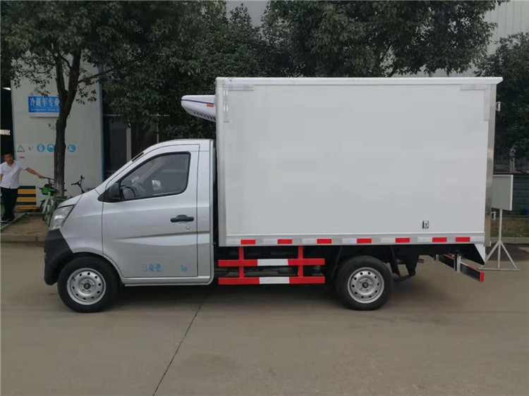 長安國五2米7冷藏車 (4).jpg