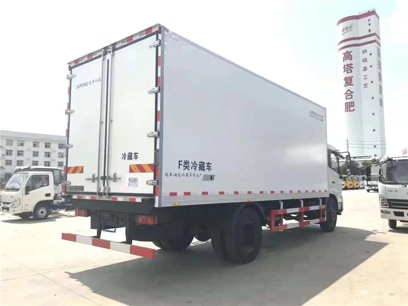 東風(fēng)天錦6米8冷藏車 (3).jpg