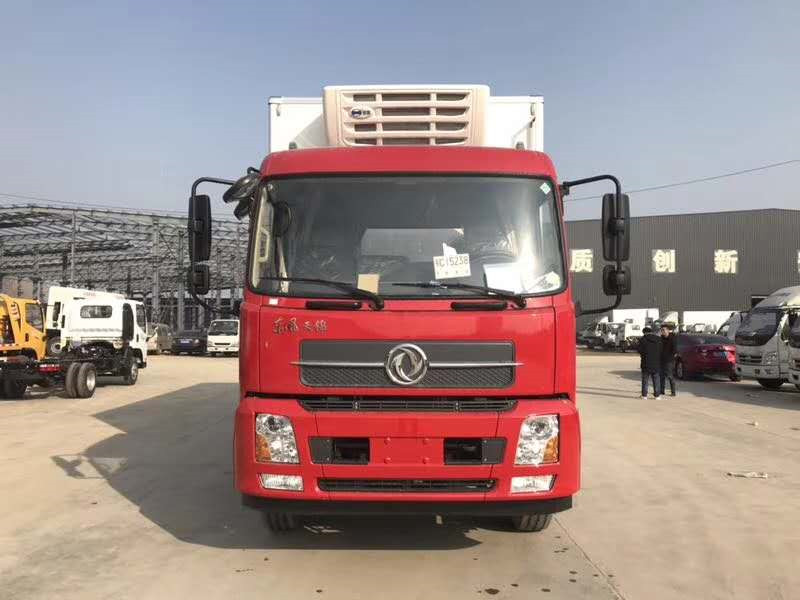 東風(fēng)天錦肉鉤冷藏車