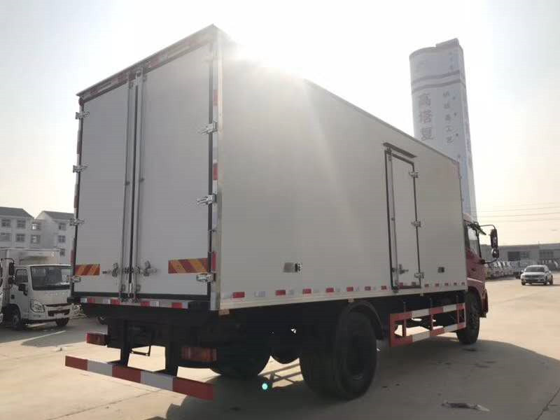 東風(fēng)天錦肉鉤冷藏車