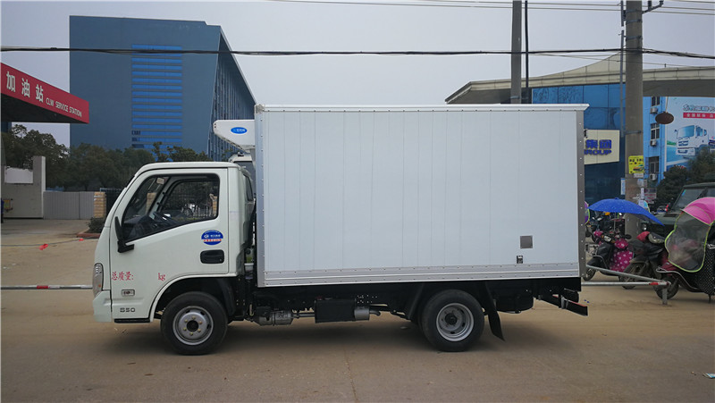躍進(jìn)3米3柴油冷藏車