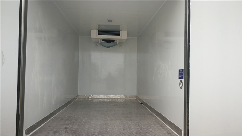 躍進(jìn)3米3柴油冷藏車