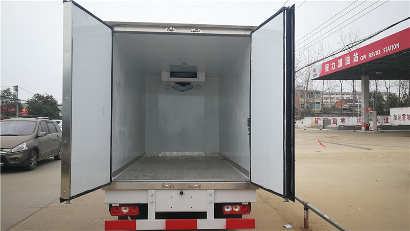 躍進(jìn)小福星柴油冷藏車