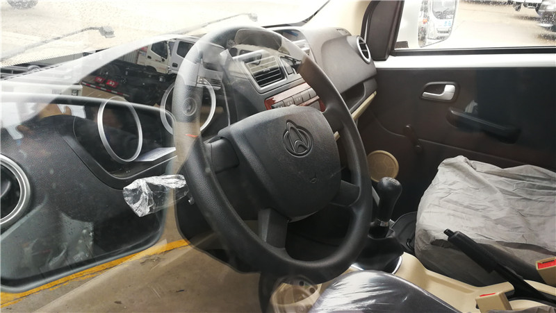 長(zhǎng)安睿行面包冷藏車(chē) (6).jpg