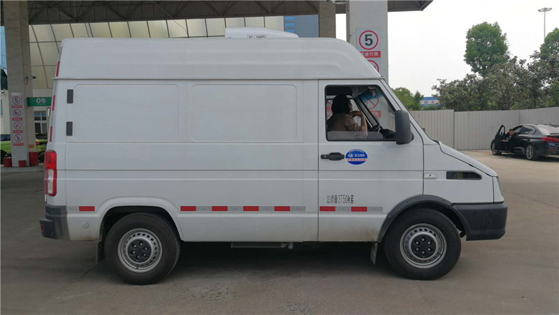 依維柯面包冷藏車 (3).jpg