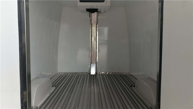 依維柯面包冷藏車 (7).jpg