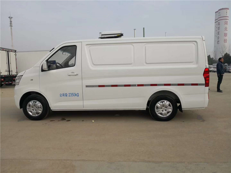 長(zhǎng)安睿行國(guó)六面包冷藏車(chē) (4).jpg