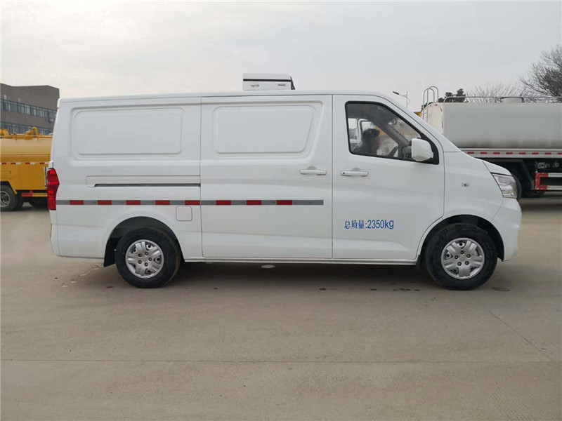 長(zhǎng)安睿行國(guó)六面包冷藏車(chē) (8).jpg