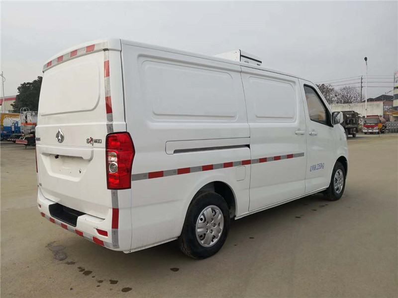 長(zhǎng)安睿行國(guó)六面包冷藏車(chē) (7).jpg