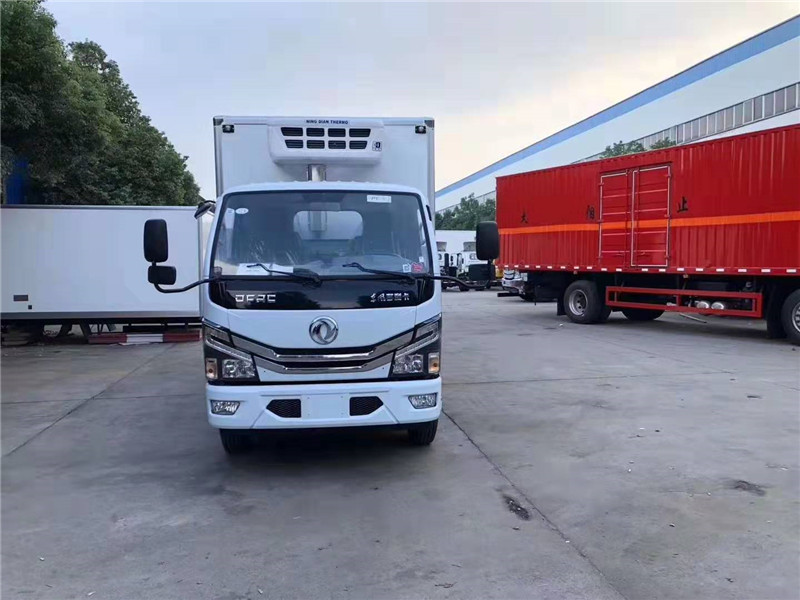 東風(fēng)多利卡國(guó)六4米2冷藏車