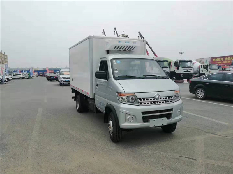 長安神騏國六3米2冷藏車 (1).jpg